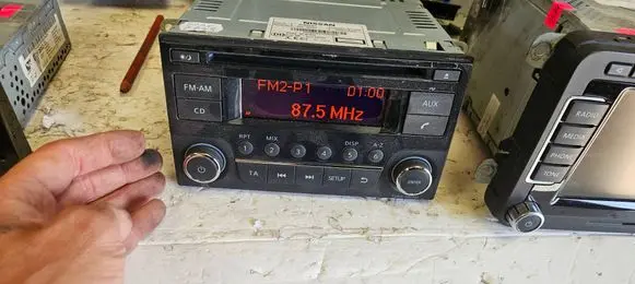 Nissan Qashqai Radio/CD/DVD/GPS head unit 28185BH30D AGC0071RF DW29N1844418BH30D
