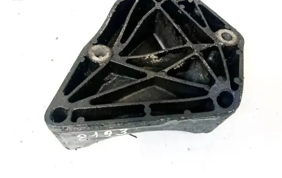 Opel Zafira A Engine mounting bracket 90581524