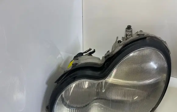 Mercedes-Benz C W203 Headlight/headlamp 0301166271 A2038201161