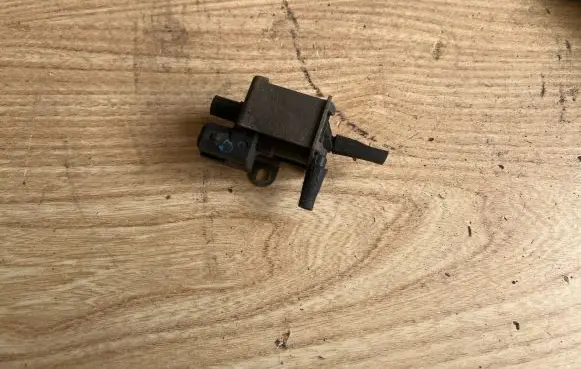Audi A6 S6 C5 4B Turbo solenoid valve 026906283H 026906283J