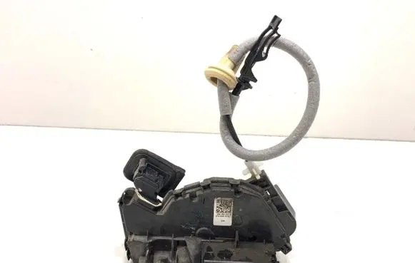 Volkswagen PASSAT B8 Rear door lock 5NA839016B