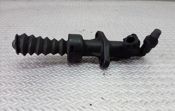 Clutch slave cylinder