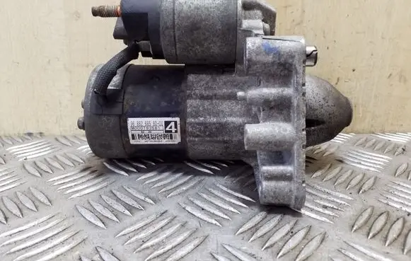 Peugeot 208 Starter motor 9688268580 M000T93581