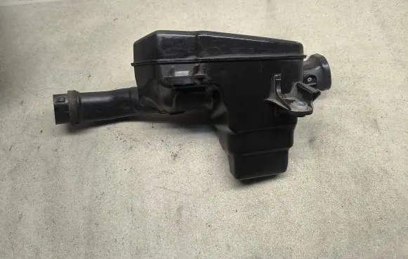 Toyota Prius+ (ZVW40) Intake resonator 1789337040