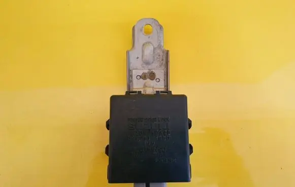 Suzuki Baleno EG Door central lock control unit/module 38700-60G00