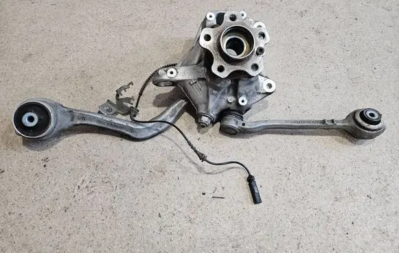 BMW X3 G01 Front wheel hub spindle knuckle 6882597 8854989