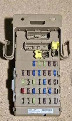 Subaru Outback Fuse module 82201AJ00A 100621
