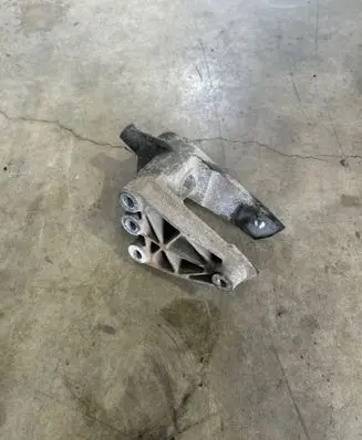 Opel Antara Engine mounting bracket X00765