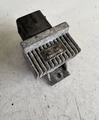 Renault Megane II Glow plug pre-heat relay 9640469680 964046968