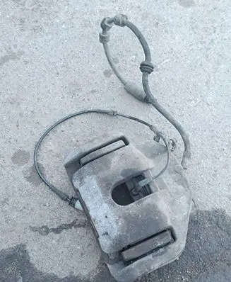 BMW 5 E60 E61 Front brake caliper 11819000671
