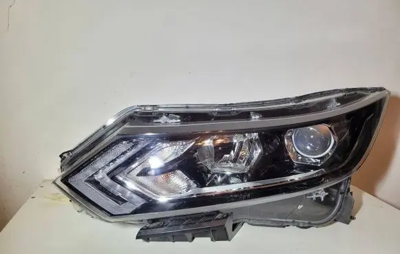 Nissan Qashqai Headlight/headlamp 10019009