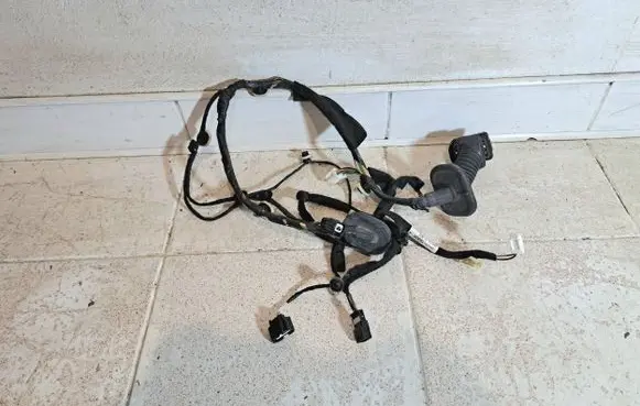 Renault Clio IV Front door wiring loom/harness boot 241241588R