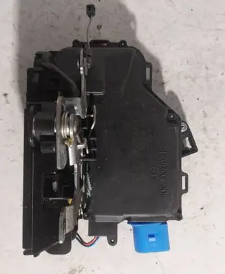 Volkswagen Golf VI Rear door lock 7L0839016D
