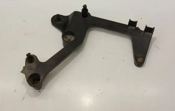 Volkswagen PASSAT B8 Air filter cleaner box bracket assembly 3Q0129671A