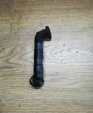 Volkswagen PASSAT B6 Breather hose/pipe 03G103493D