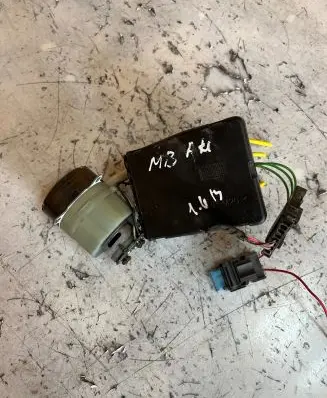Mercedes-Benz A W168 Central locking vacuum pump 1688000348