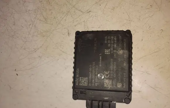 Tesla Model Y Distronic sensor radar 110864700D S20250575723 2C76884104