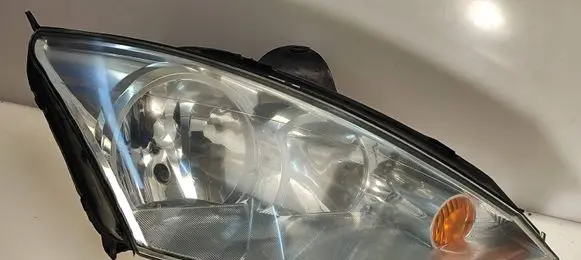 Ford Focus Headlight/headlamp 2M5113W029BD