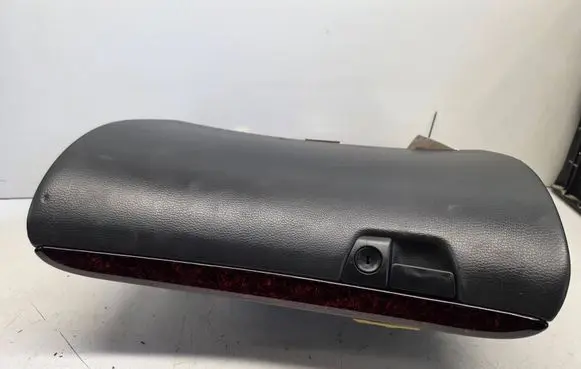 Volvo V70 Glove box 8650374