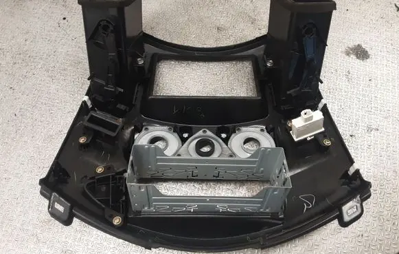 Mitsubishi Grandis Climate control/heater control trim MN157315