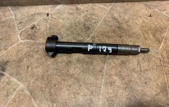 Mercedes-Benz C W204 Fuel injector A6510700587