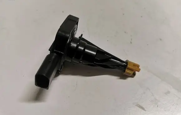 BMW 3 F30 F35 F31 Oil level sensor 8608779