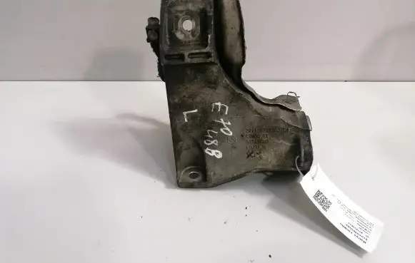 BMW X5 E70 Engine mounting bracket 6777263