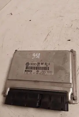 Volkswagen PASSAT B5 Engine control unit/module 3B0907551Q 0261206387