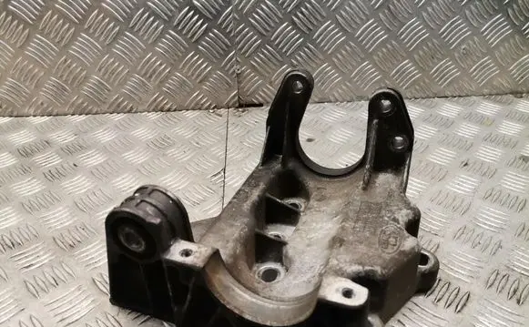 Land Rover Freelander 2 - LR2 Engine mounting bracket 6g9n4h473cc