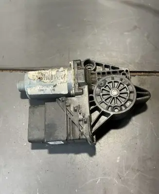 Volkswagen PASSAT B5 Rear door window regulator motor 169006177