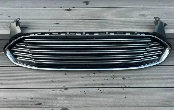 Ford Mondeo MK V Front bumper upper radiator grill DS738150JW