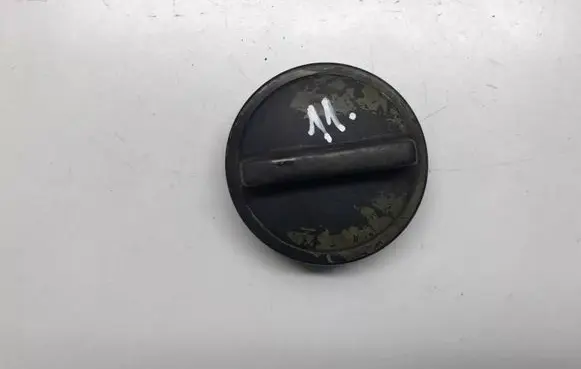 BMW 3 E30 Oil filler cap 1716993 11121716993