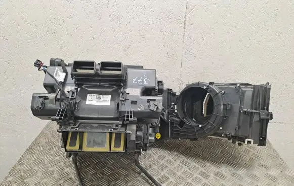 Audi Q7 4M Interior heater climate box assembly 4M1820005G 4H0819011