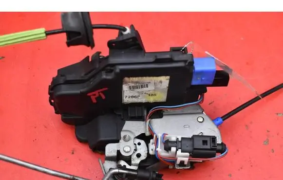 Audi A8 S8 D3 4E Rear door lock 4E0939016A