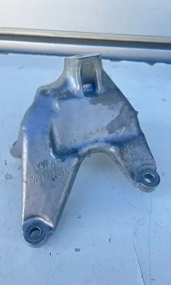 Audi Q7 4L Engine mounting bracket 8W0199307Q