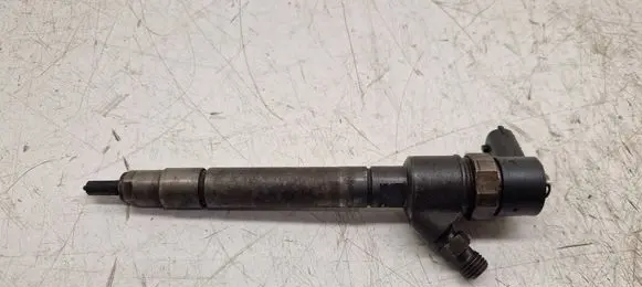 Volvo V70 Fuel injector 30777526