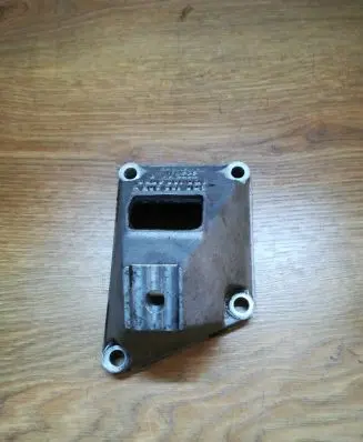 Audi A8 S8 D2 4D Engine mounting bracket 4D0199307Q 4D0199305B