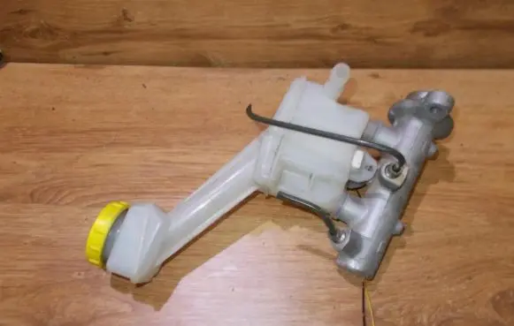 Toyota Auris 150 Master brake cylinder