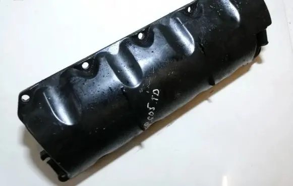Peugeot 605 Rocker cam cover 