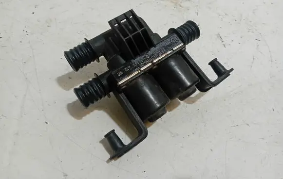 BMW 5 E60 E61 Coolant heater control valve 6931708 1147412181