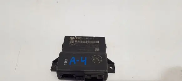 Audi A4 S4 B8 8K Gateway control module 8T0907468L