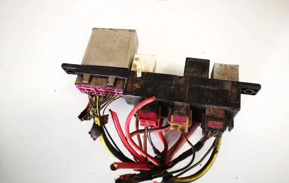 Volkswagen Bora Fuse box set 8l0941822