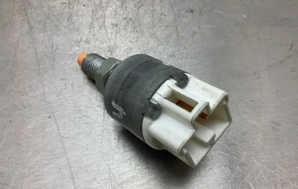 Lexus RX 330 - 350 - 400H Clutch pedal sensor