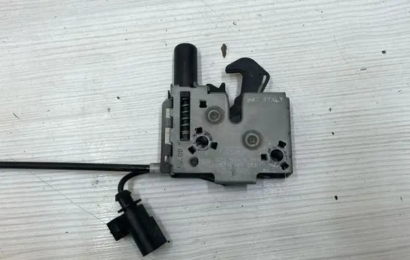 Volkswagen T-Cross Tie down hook / loop 8S0823509C