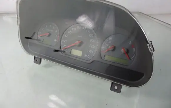 Volvo S40, V40 Speedometer (instrument cluster) 30857573