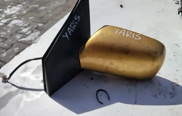 Toyota Yaris Front door electric wing mirror 