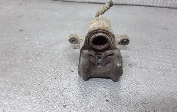 Honda CR-V Rear brake caliper