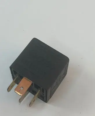 Volkswagen Golf IV Other relay 0332014156