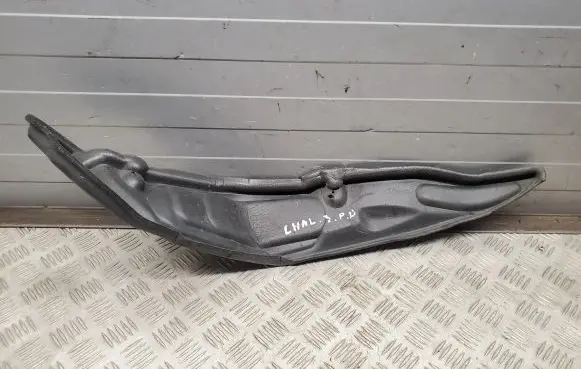 Dodge Challenger Fender end trim 