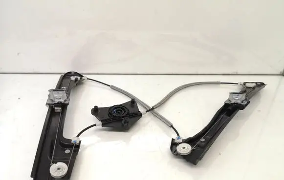 Volkswagen Jetta VI Front window lifting mechanism without motor 5C6837461E